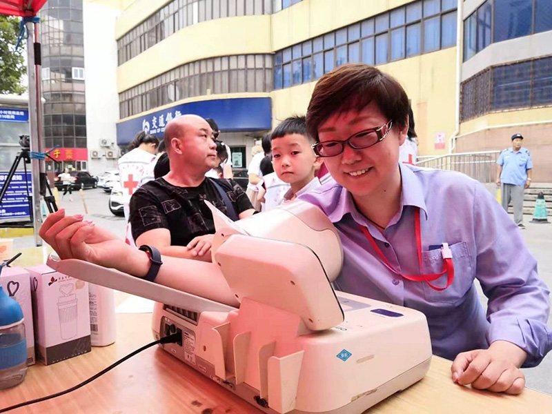 热血真情，，，，，，乐虎lehu唯一官网国货开展无偿献血公益运动